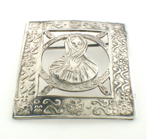 Sterling silver pin from peru weighing 10.1 grams