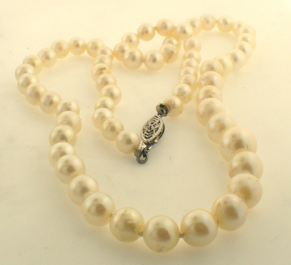 16 inch graduated pearl necklace. Pearls are 5.0mm to 7.5mm