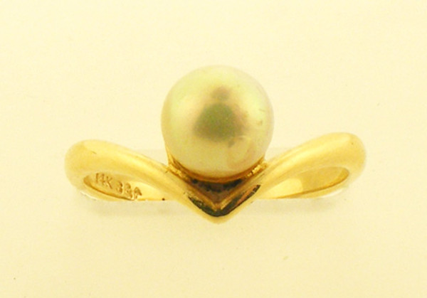 14 karat yellow gold pearl ring weighing 2.3 grams. Finger size 5.5. Pearl measures 6mm