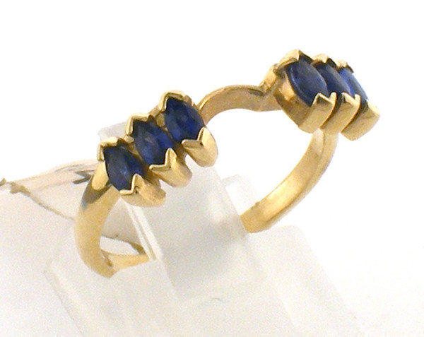 14 karat yellow gold sapphire jacket ring. The ring size is a 6. Weight is 2.9 grams Original sale price $445  - 40% = $267