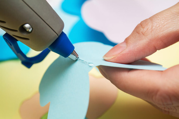 How to use a hot glue gun: tips and tricks