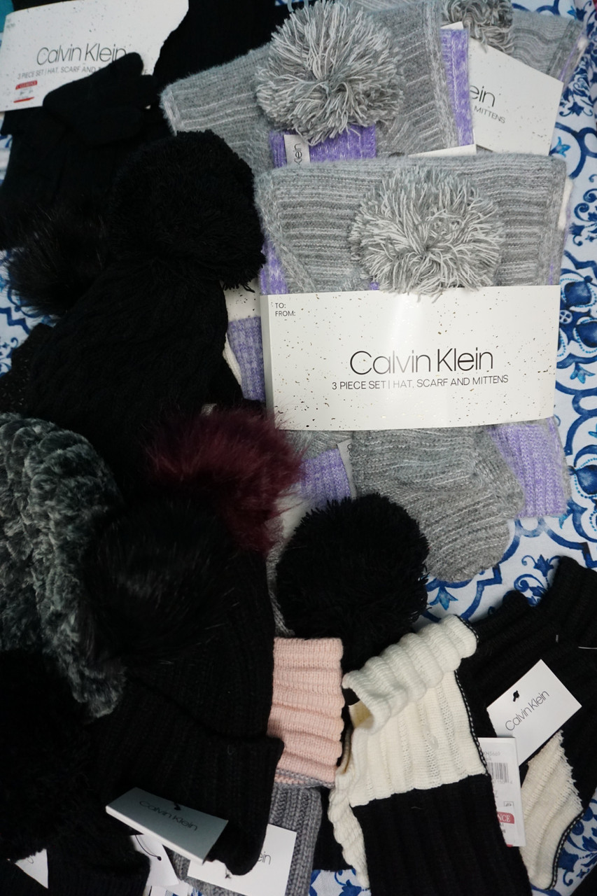 buy wholesale Womens Winter Liquidation Accessories. LOCATED IN MICHIGAN!  Pickups Welcome!