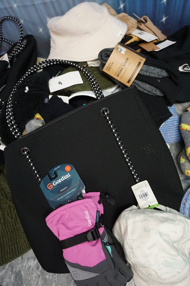 buy wholesale Nike, Adidas, Under Armour Clothing Bulk LOCATED IN