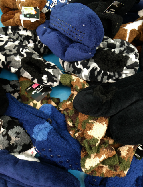 29pc MENS Fur-Lined SLIPPERS & Cozy Socks #17153G (o-3-1)