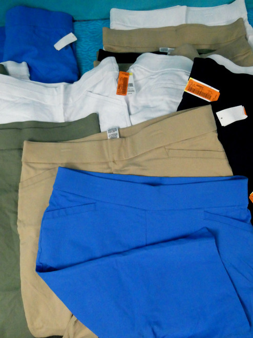 35pc $1,400 in Laura Scott Stretch Capri Shorts #18162E (G-5-5)