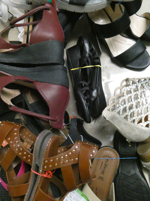 20pr Sandals & Wedges NIKE Crocs MADE IN ITALY &More #19311x (C-1-5)