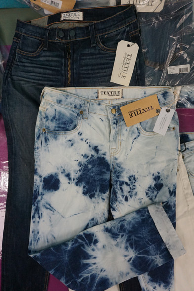 16pc Womens Elizabeth and James TEXTILE Jeans OVERSTOCKS #32849E (B-5-3)
