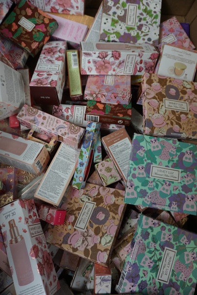 102pc *ONLY WINKY LUX* Makeup & More #22510K (M-2-6)