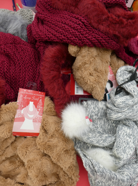 15pc $34 Womens Faux Fur Infinity Loop Scarves #17080A (f-3-6)