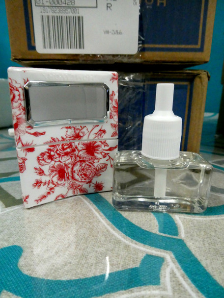 25pc SLATKIN Plug-In Fragrance Diffuser + Refillable Oil Bulbs #18403w (E-5-5)