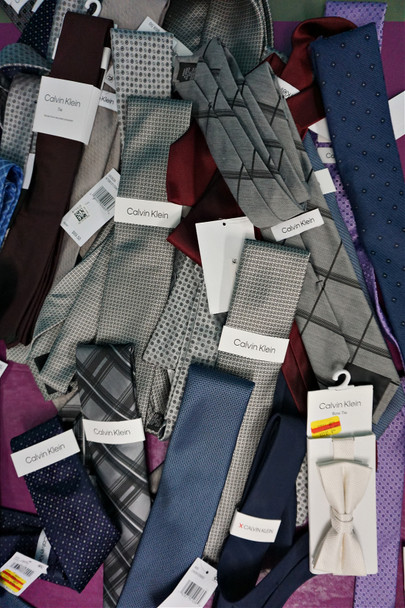 30pc $2,085 in Mens CALVIN KLEIN Neckties #33042T (P-1-4)