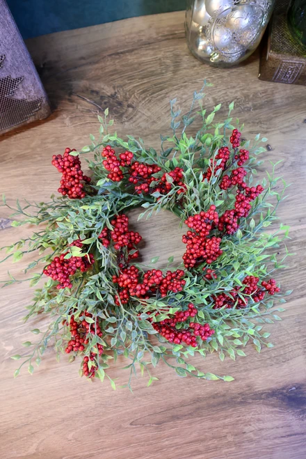 Teeny Leaves And Red Berries Candle Ring - 4"
