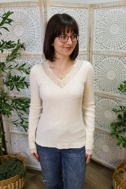 Lace In Point Top