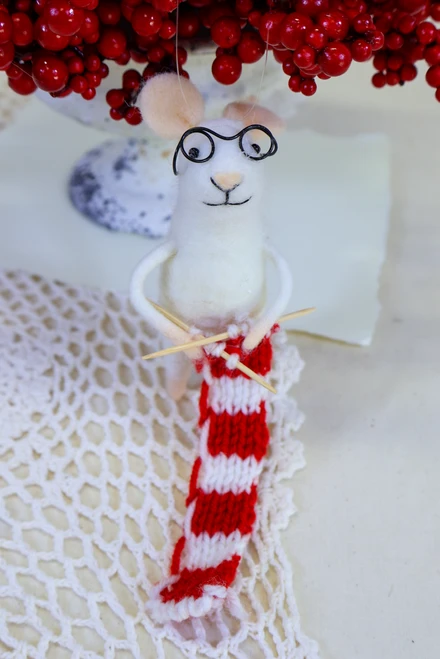 Knit Mouse Critter