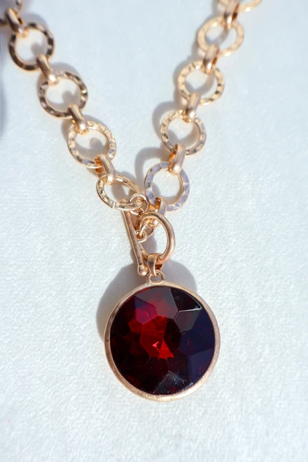 Link And You'll Miss It Necklace - Red