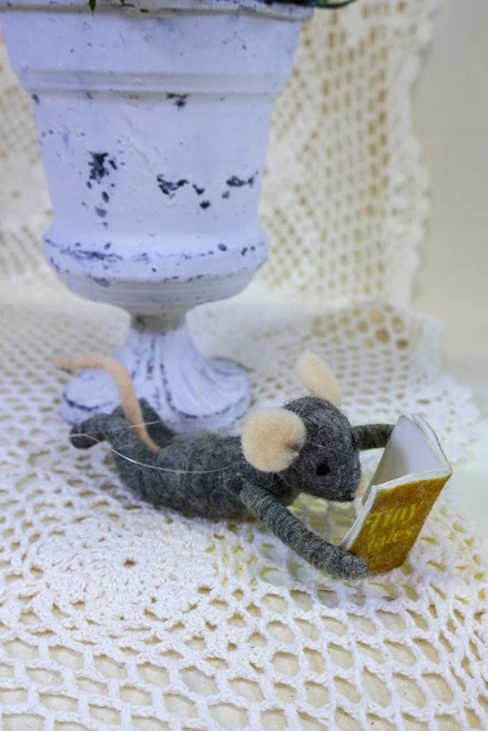 Tiny Tales - Critter Reading Mouse