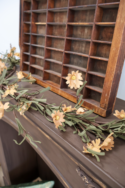 Tea Stain Daisy Garland - 4 ft