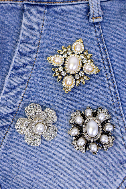 Beauty In The Details Brooch Set