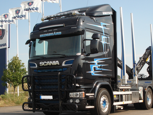 Scania utanpåliggande solskyddsmontage för 40tum RDS-serie