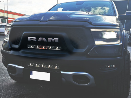 Modellanpassat kit för 20tum LED-ramp Övre Grill - Dodge RAM 2019-