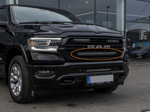 Modellanpassat fäste för 30tum LED-ramp i Övre Grill - Dodge RAM Laramie fr 2019