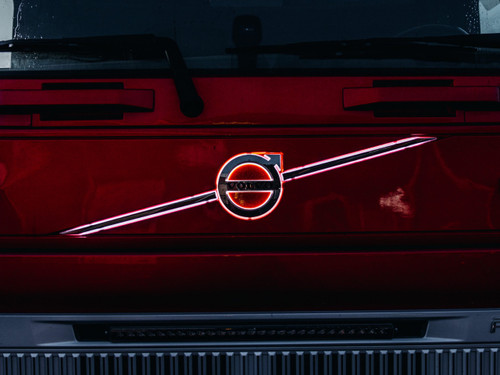 Upplyst Volvo järnmärke+ribborna. Volvo FH ver 5