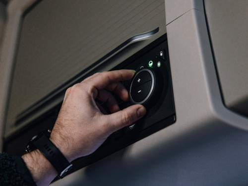 Volvo upplyst skylt med vitt ljussken