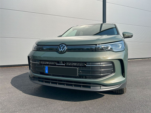 Modellanpassat fäste för två 10tums LED-ramper - VW Tiguan 2024-