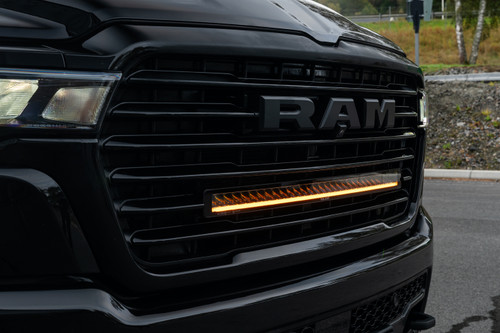 Modellanpassat fäste för Ram 1500 Limited / Laramie, övre grill, Ramer 2.0 -