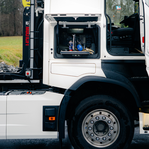 TRAYLUX 01 - utdragbarsläde till Volvo FH låghytt