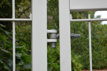 Gate Hinges: Tips to Find the Right Hinges for Your Gate