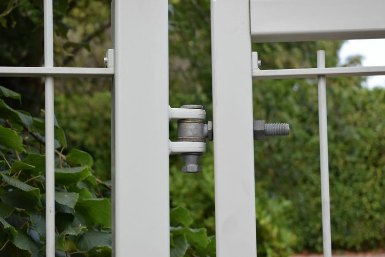 Gate Hinges: Tips to Find the Right Hinges for Your Gate