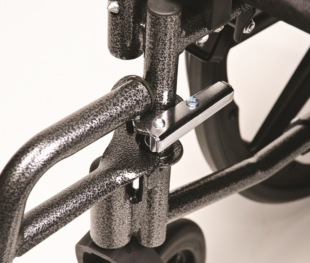 Everest & Jennings Traveler L4 Lightweight High Strength Wheelchair