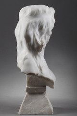 Figure en marbre blanc