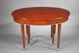 TABLE OVALE DE STYLE DIRECTOIRE A ALLONGES EN PLACAGE D'ACAJOU TABLE OVALE DE STYLE DIRECTOIRE A ALLONGES EN PLACAGE D'ACAJOU