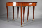 TABLE OVALE DE STYLE DIRECTOIRE A ALLONGES EN PLACAGE D'ACAJOU TABLE OVALE DE STYLE DIRECTOIRE A ALLONGES EN PLACAGE D'ACAJOU