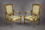 SALON DE STYLE LOUIS XVI EN BOIS DORE ET SOIERIE VERTE