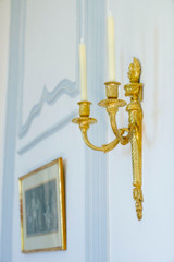 PAIRE D'APPLIQUE STYLE LOUIS XVI EN BRONZE DORÉ