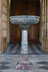 BIRD BATH IN GREY AND RED MARBLE WITH BRONZE DECOR