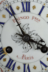 Reloj con esfera de esmalte