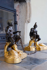 PAIRE DE CHENETS "ALEXANDRE LE GRAND ET DIOGÈNE" EN BRONZE