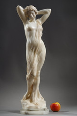 Statuette en albâtre de femme drapée