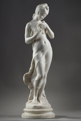 Sculpture "Young woman with a dove