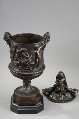 Vase en bronze gravé "Mehun s/ Hèvre"