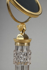 Spiegel mit einem Kristalllauf mit Diamantpunkt