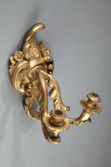 APPLIQUES ANCIENNES A 2 LUMIERES EN BOIS DORE D'EPOQUE LOUIS XV APPLIQUES ANCIENNES A 2 LUMIERES EN BOIS DORE D'EPOQUE LOUIS XV
