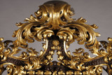 Frame richly decorated with acanthus leaves