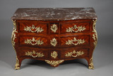 Commode Louis XV en bois de violette et bronze dorés