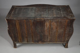 COMMODE TOMBEAU EN PLACAGE DE BOIS DE VIOLETTE ESTAMPILLÉE DE LAPIE