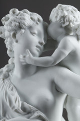 Пара аллегорических фигур в фарфоровом печенье после перевозчика